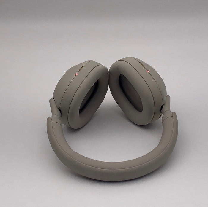 Casque, oreillettes pivotées