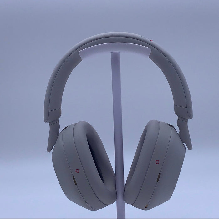 Exemplaire n°2 : casque sur support, vue de face