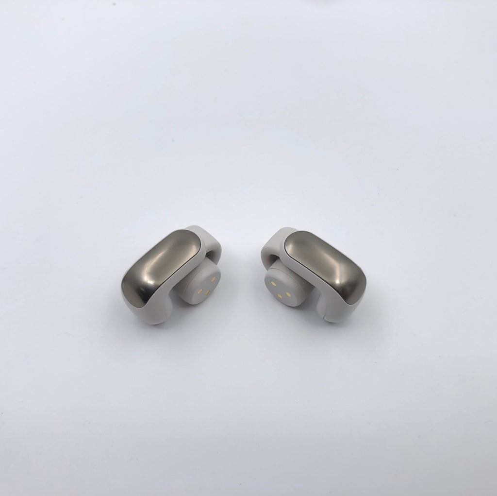 Écouteurs, vue intérieure et contacts de charge
