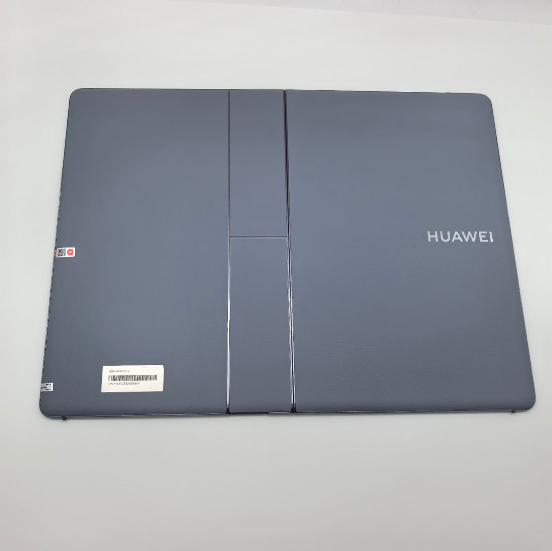 Huawei MateBook Fold bleu nuage, dos en similicuir déplié