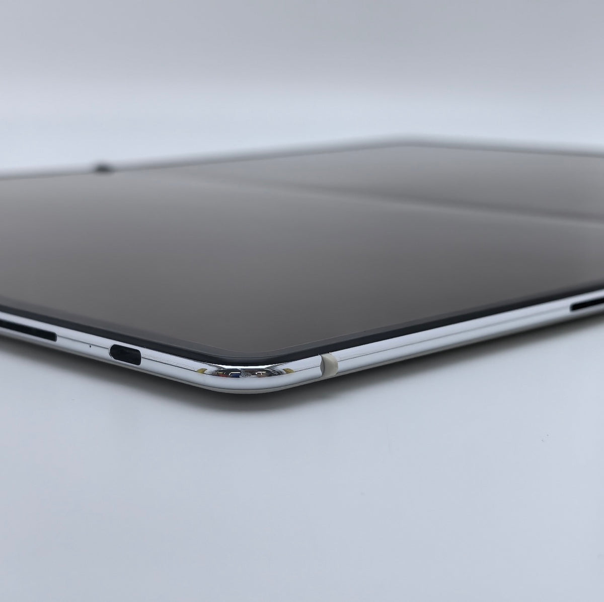 Coloris blanc : écran, port USB-C