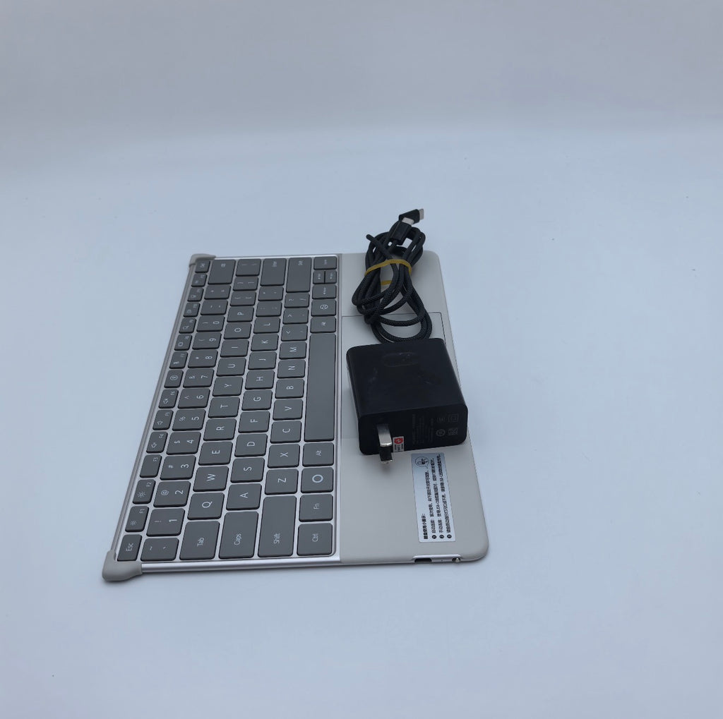 Coloris blanc : clavier magnétique et chargeur 140 W