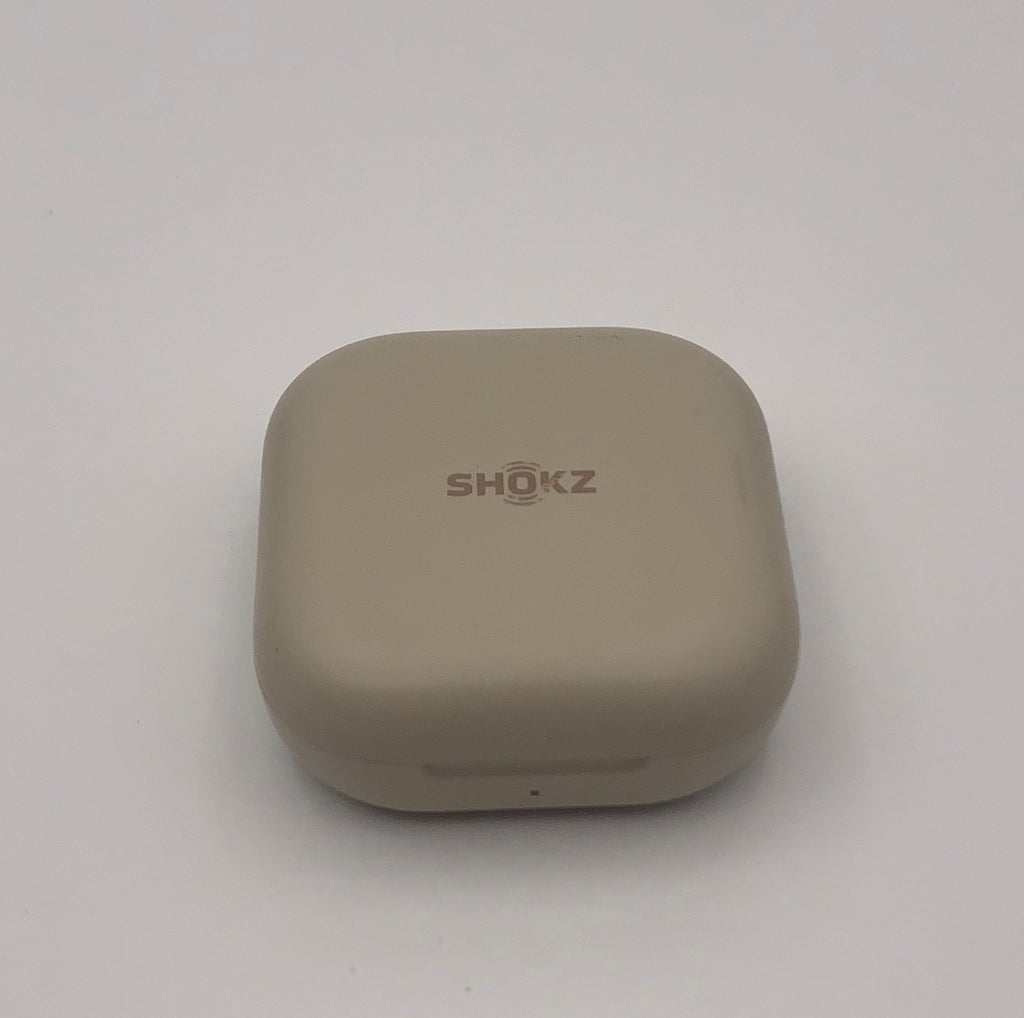 Coloris beige : boîtier de charge, couvercle