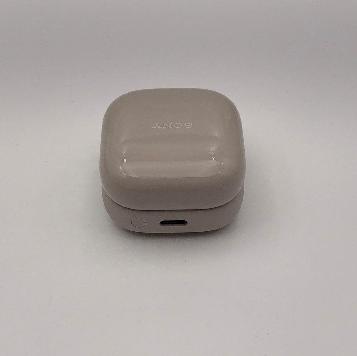 Boîtier de charge, face arrière et port USB-C