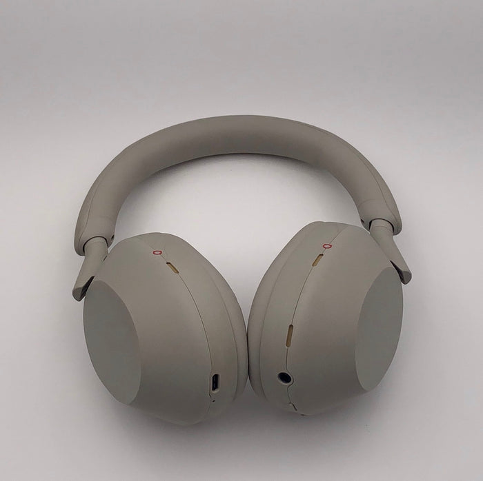 Casque, vue du dessus avec ports USB-C et jack