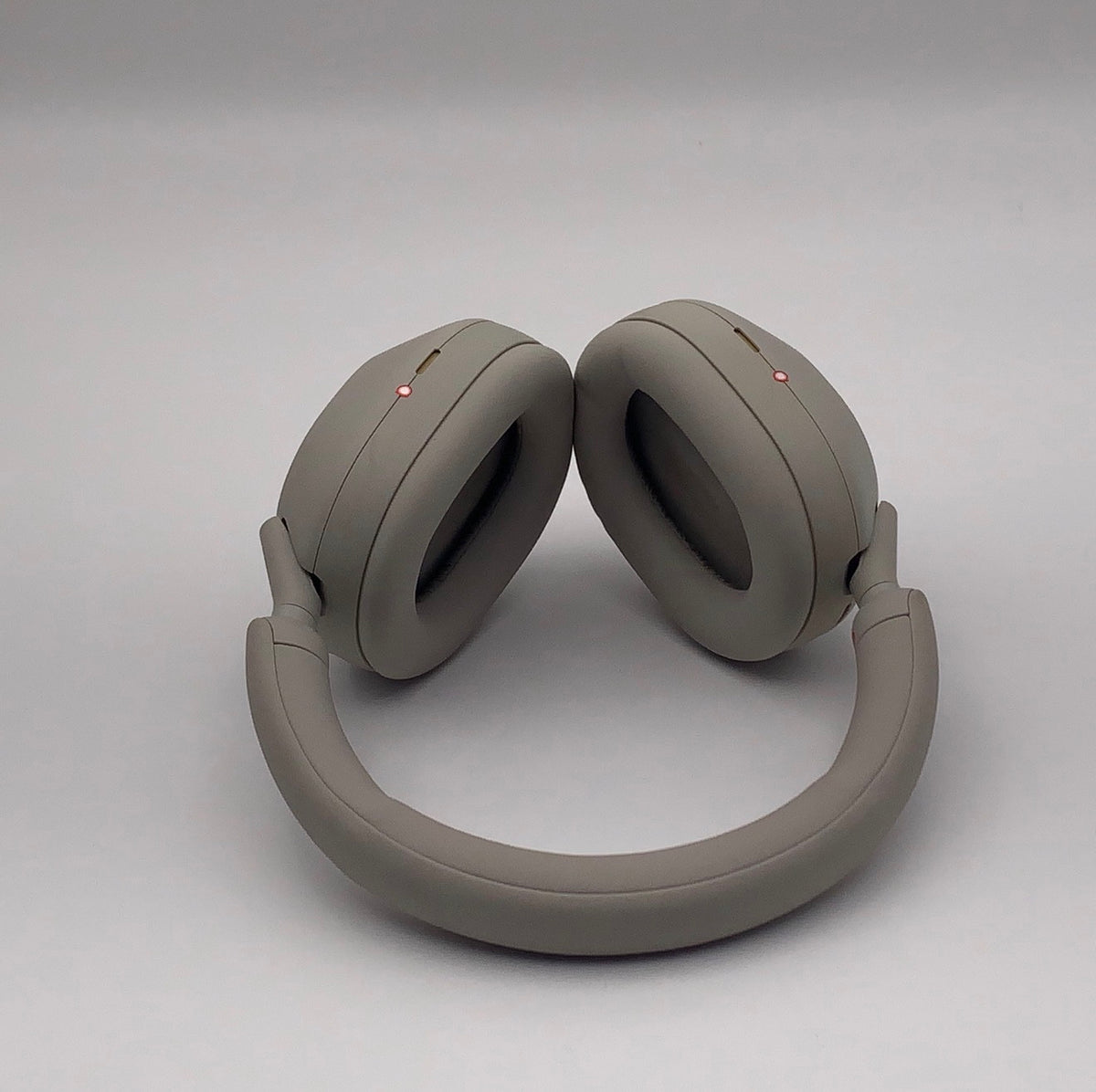 Casque, oreillettes pivotées