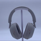 Exemplaire n°2 : casque sur support, vue de face