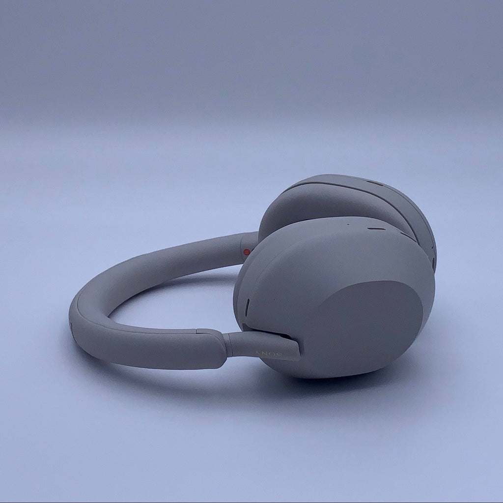 Exemplaire n°2 : casque, vue de trois quarts