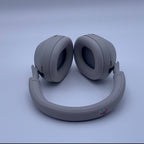 Exemplaire n°2 : casque, oreillettes pivotées